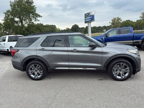 New 2025 Ford Explorer Active w/ Active Comfort Package image 4