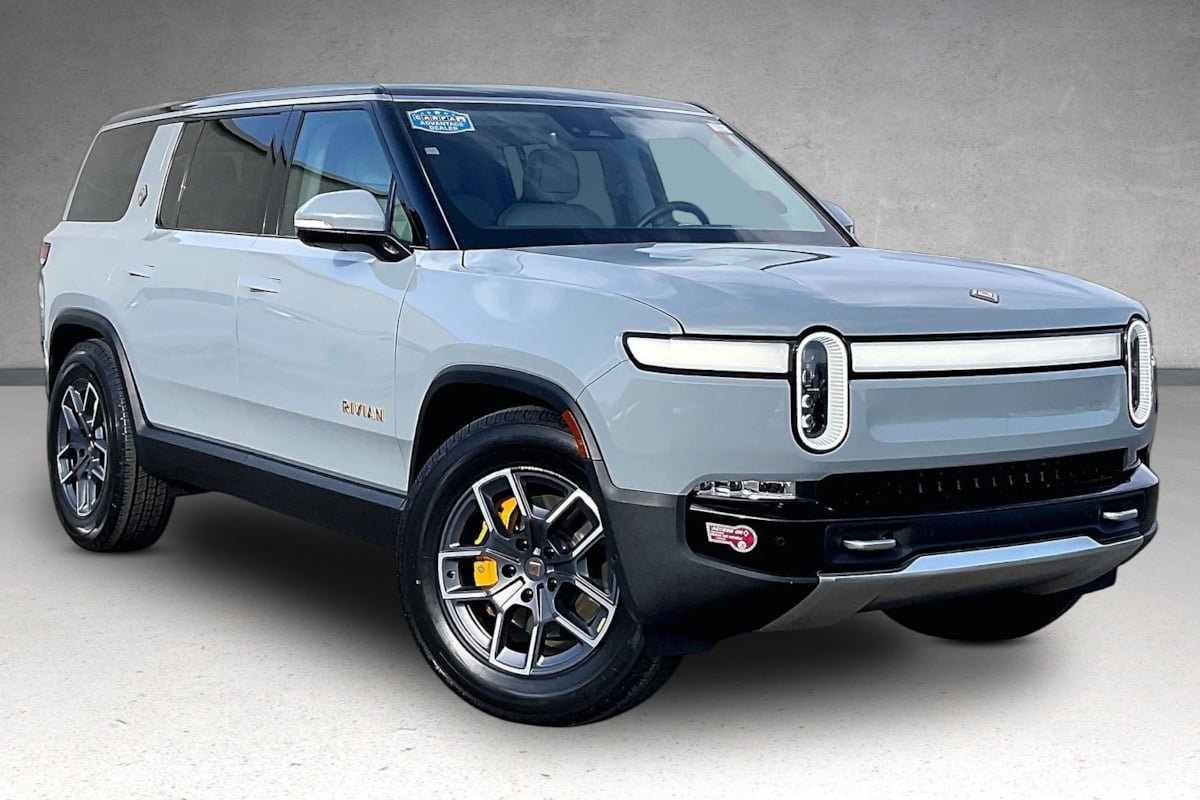 Used 2023 Rivian R1S Adventure Quad AWD/4WD image 2