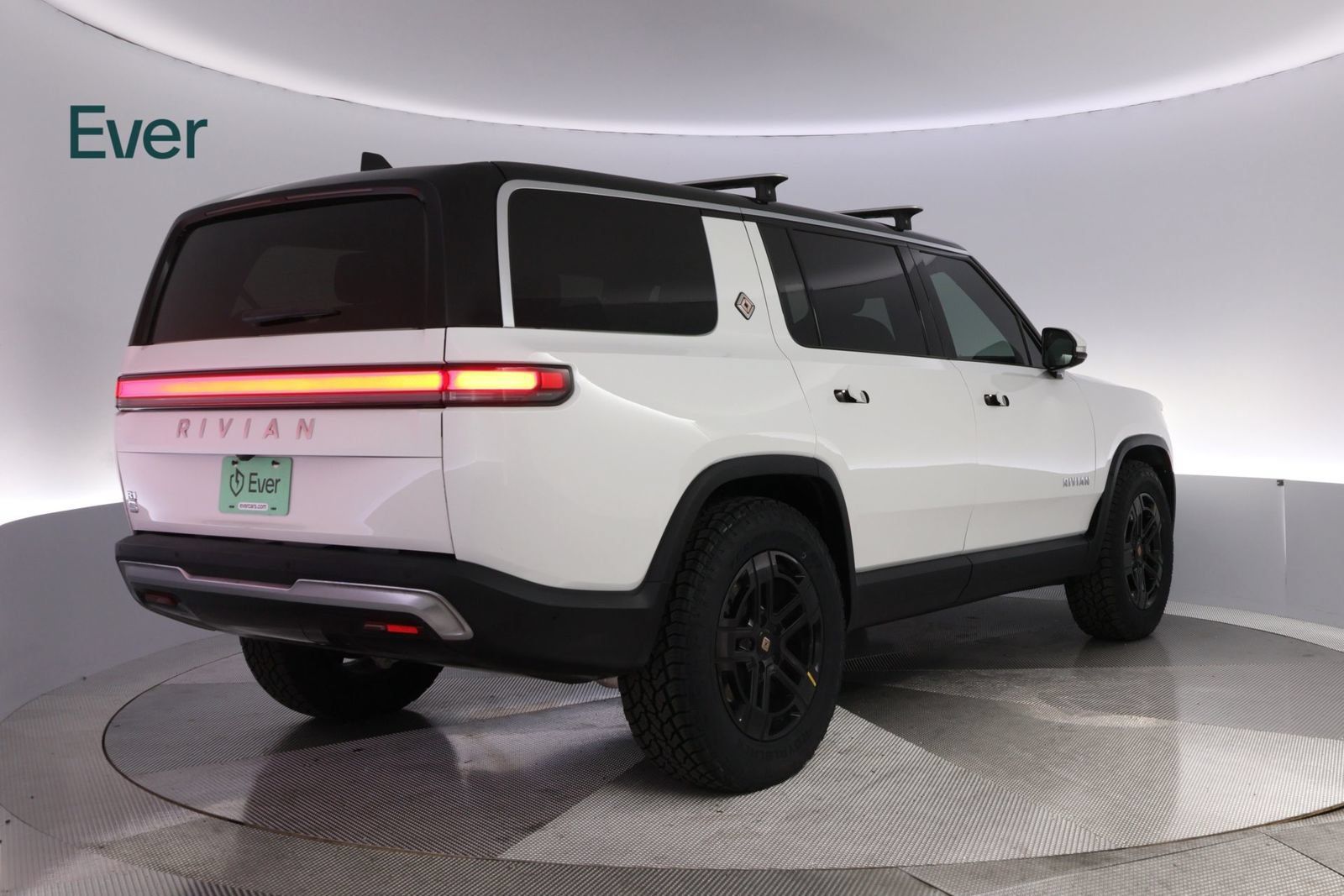 Used 2023 Rivian R1S Adventure Dual AWD/4WD image 3