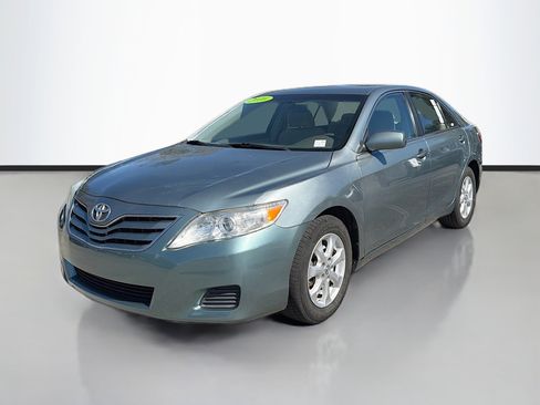 Used 2010 Toyota Camry LE image 7