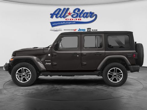 Used 2019 Jeep Wrangler Unlimited Sahara AWD/4WD image 3