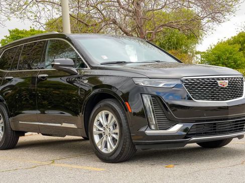 Certified 2025 Cadillac XT6 Luxury image 6