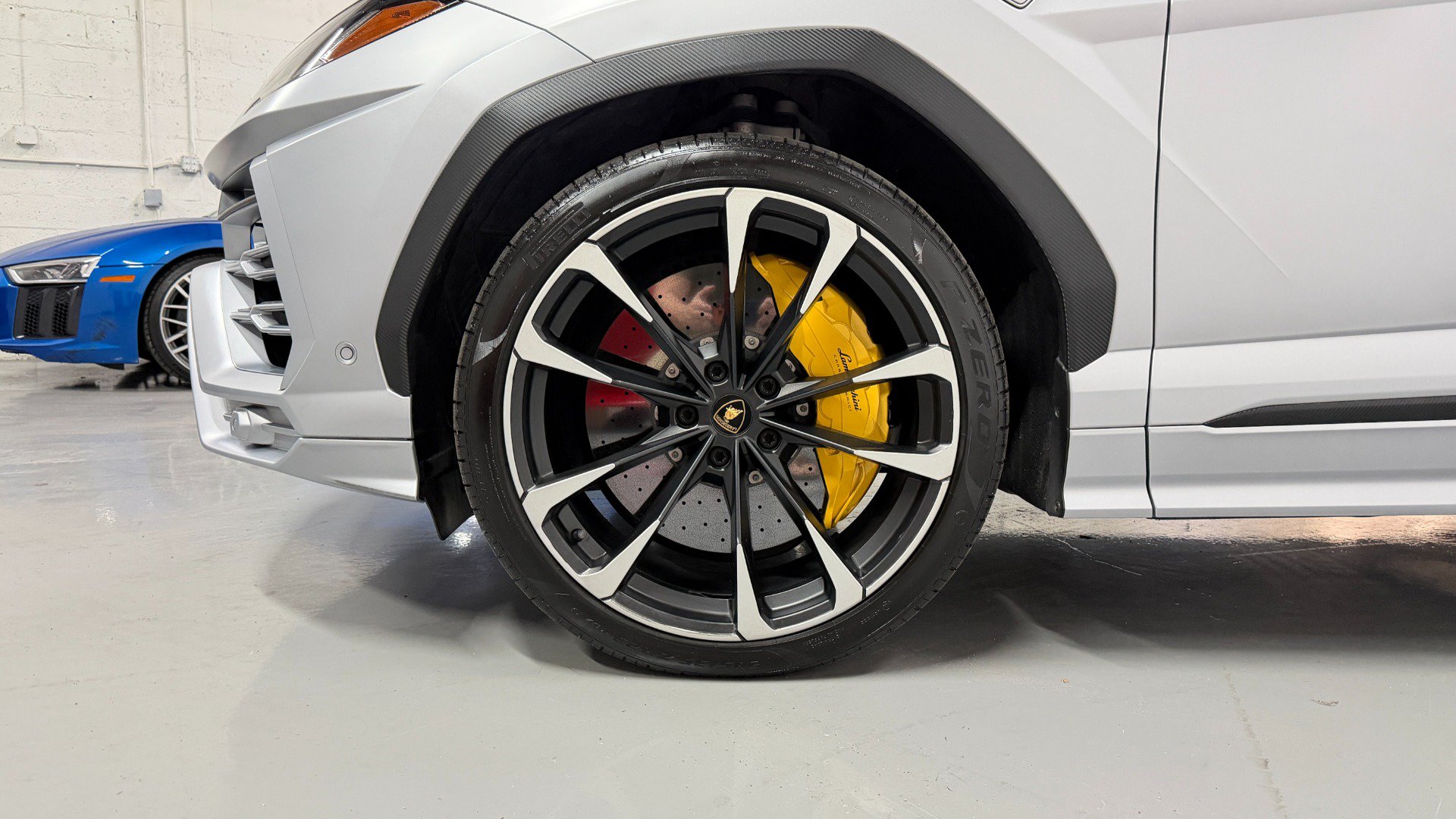 Used 2022 Lamborghini Urus AWD/4WD image 36