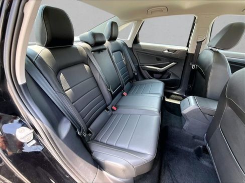 Used 2023 Volkswagen Jetta SE w/ Panoramic Sunroof Package FWD image 29
