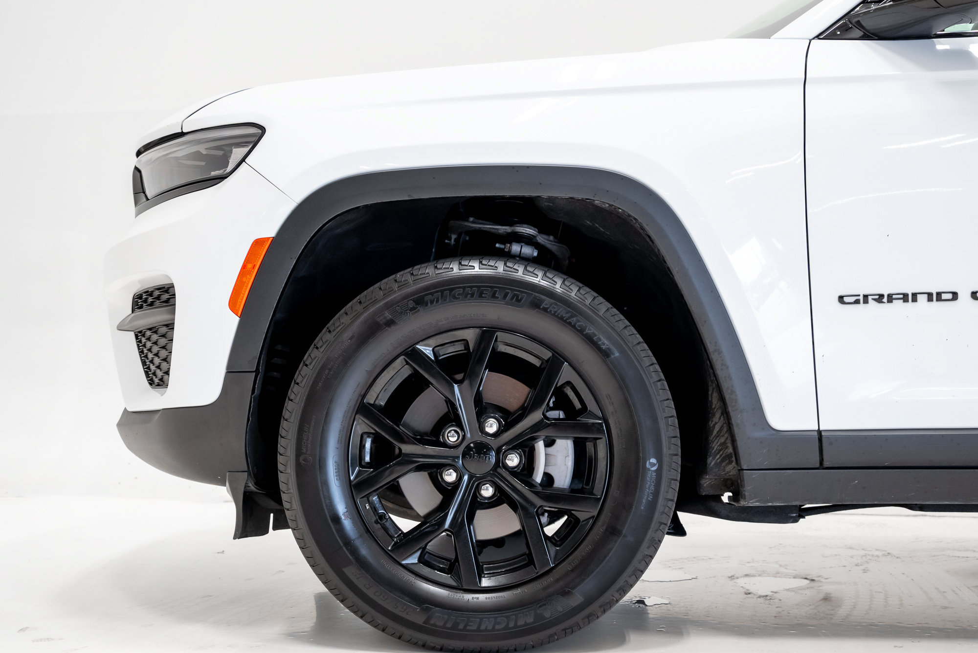 Certified 2025 Jeep Grand Cherokee Altitude AWD/4WD image 29