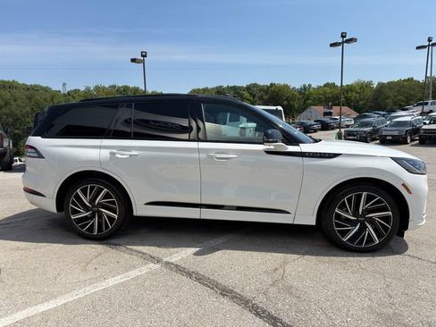 Used 2025 Lincoln Aviator Black Label w/ Black Label Special Edition AWD/4WD image 8