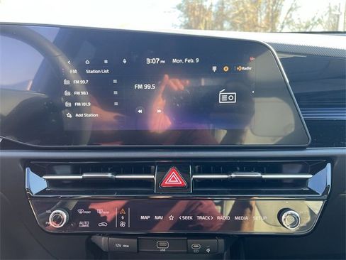 Certified 2025 Kia Niro EX image 16