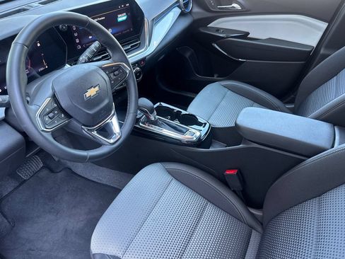 Used 2026 Chevrolet Trax LT w/ Sunroof Package FWD image 11