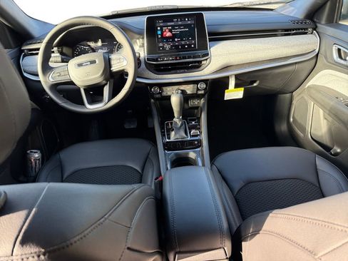 New 2026 Jeep Compass Latitude image 10