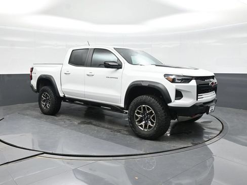 Used 2024 Chevrolet Colorado ZR2 w/ Technology Package AWD/4WD image 18