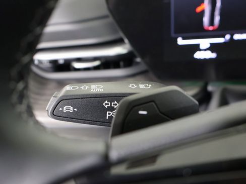 Used 2025 Audi Q5 Premium w/ Convenience Package image 28