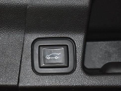 Used 2023 GMC Acadia SLT image 34