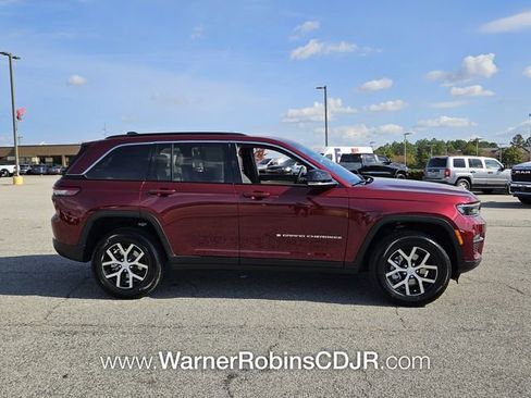 New 2025 Jeep Grand Cherokee Limited w/ Luxury Tech Group II image 15