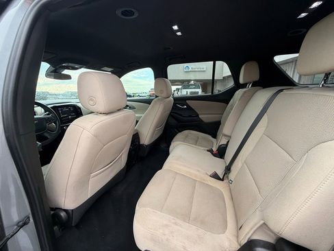 Used 2023 Chevrolet Traverse LS FWD image 16