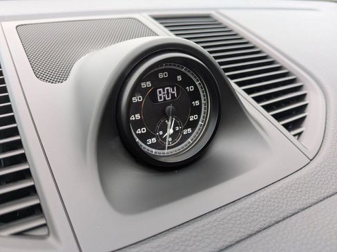 Certified 2024 Porsche Macan image 19