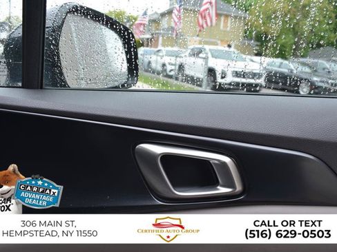 Used 2025 Kia Carnival FWD image 22
