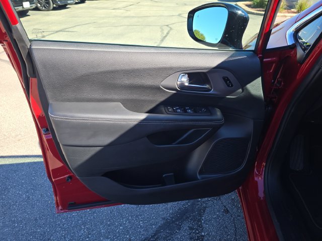 Used 2025 Chrysler Pacifica Select FWD image 30