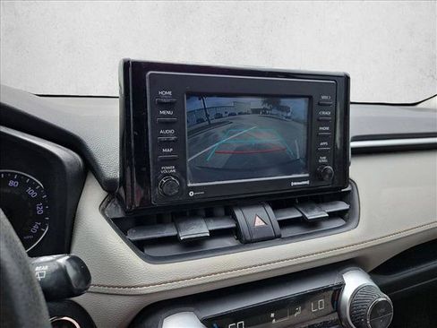 Used 2021 Toyota RAV4 XLE w/ Convenience Package FWD image 11