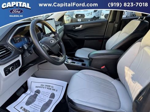 Certified 2025 Ford Escape Platinum w/ Premium Technology Package image 17