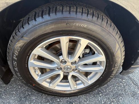 Used 2015 Nissan Pathfinder SL w/ SL Premium Package image 17