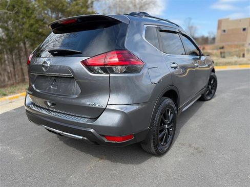 Used 2017 Nissan Rogue SV w/ Midnight Edition image 8