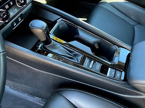 Used 2023 Honda Accord EX-L image 14