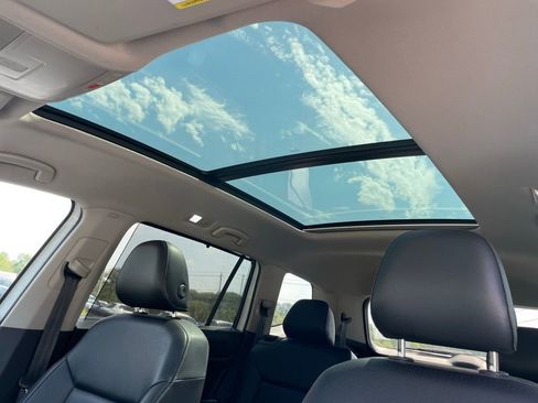 Used 2019 Volkswagen Atlas SE w/ Panoramic Sunroof Package image 24