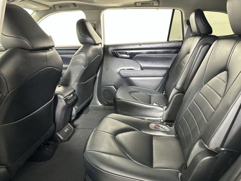 Used 2023 Toyota Highlander XLE image 62