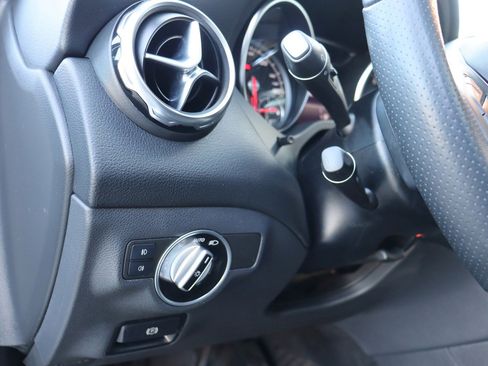 Used 2018 Mercedes-Benz GLA 250 4MATIC image 27