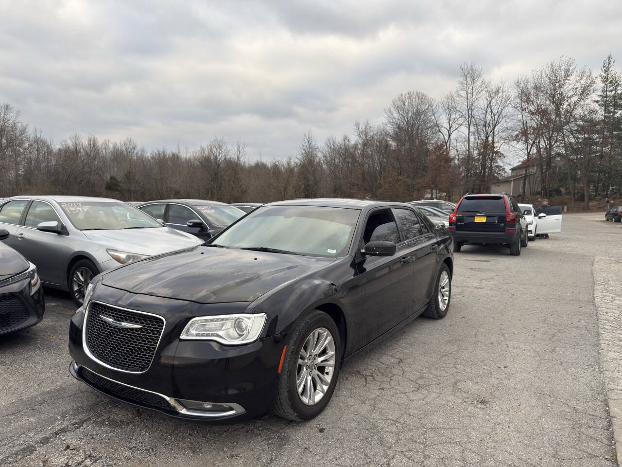 Used 2016 Chrysler 300 C RWD image 2