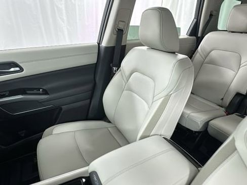 New 2026 Nissan Pathfinder SL image 13