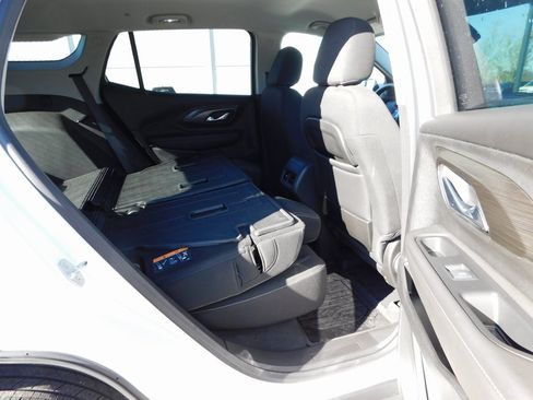 Used 2023 GMC Terrain SLE w/ Driver Convenience Package image 24