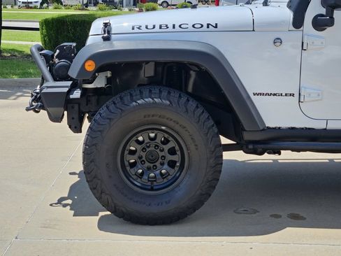 Used 2013 Jeep Wrangler Unlimited Rubicon w/ Connectivity Group AWD/4WD image 10