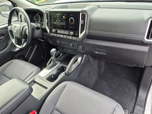 Used 2025 Nissan Frontier SV RWD image 25