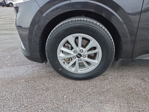 Used 2024 Kia Carnival LX image 28