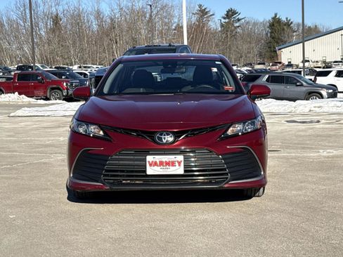 Used 2022 Toyota Camry LE image 2