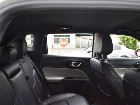Used 2025 Jeep Compass Limited AWD/4WD image 24
