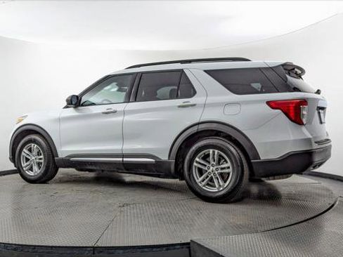 Used 2020 Ford Explorer XLT image 4