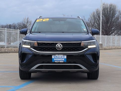 Used 2022 Volkswagen Taos SE image 2