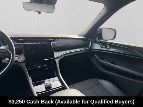 New 2025 Jeep Grand Cherokee Altitude RWD image 28