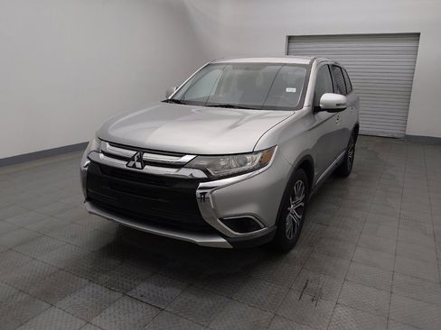 Used 2018 Mitsubishi Outlander SE image 15