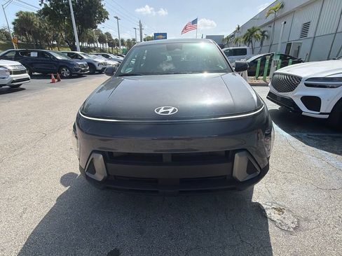 Used 2024 Hyundai Kona SE FWD image 2