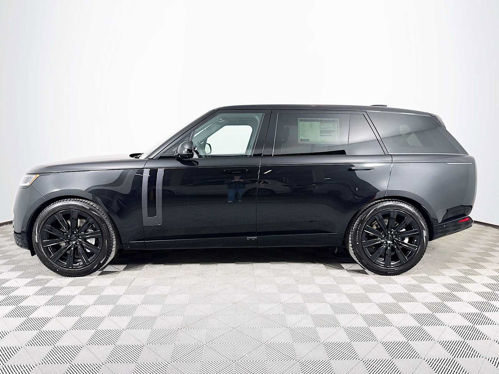 New 2026 Land Rover Range Rover Long Wheelbase SE AWD/4WD image 7