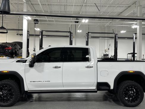 Used 2025 GMC Sierra 2500 Denali Ultimate w/ Max Trailering Package AWD/4WD image 7