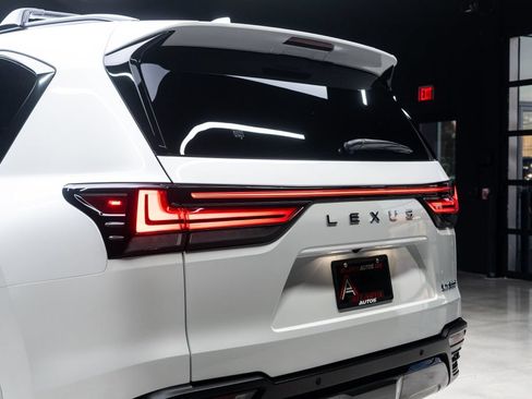 Used 2025 Lexus LX 600 4WD w/ Appearance Package image 20