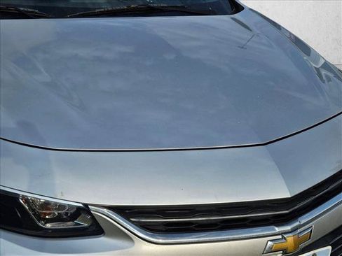 Used 2018 Chevrolet Malibu LT FWD image 2