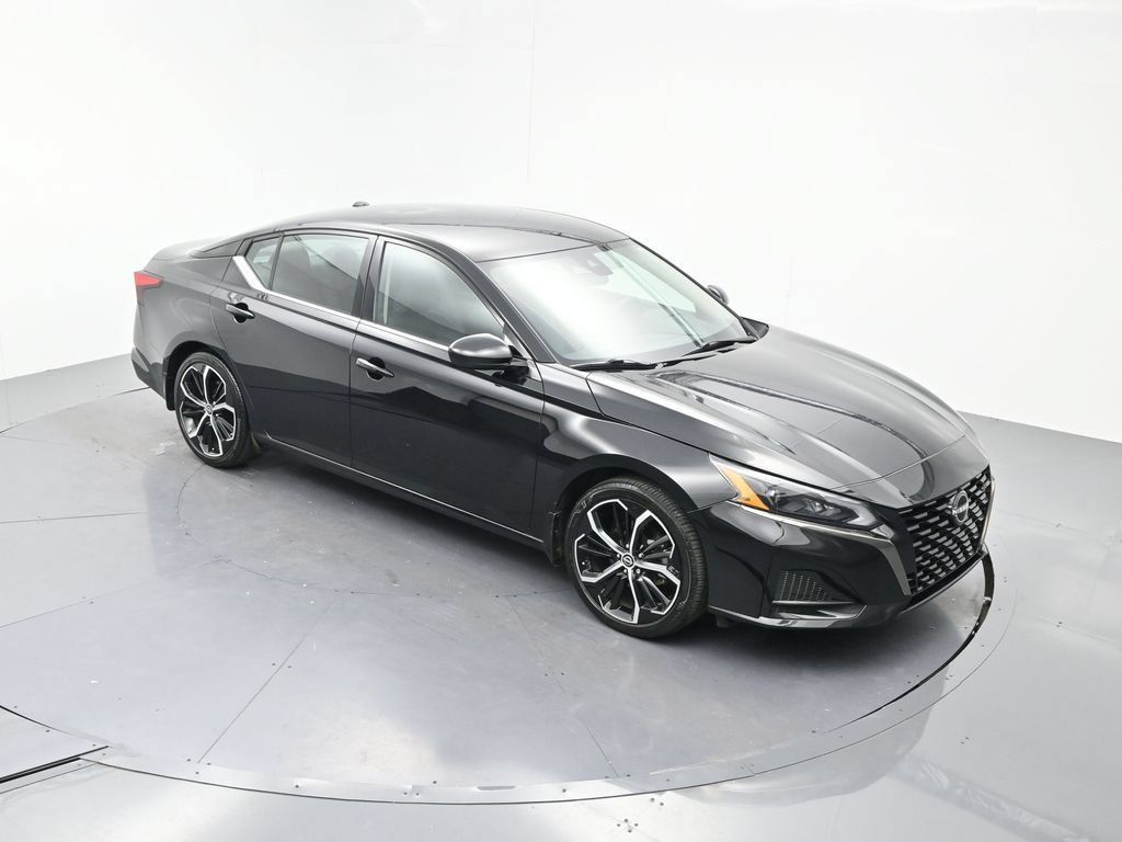Used 2025 Nissan Altima 2.5 SR FWD image 17