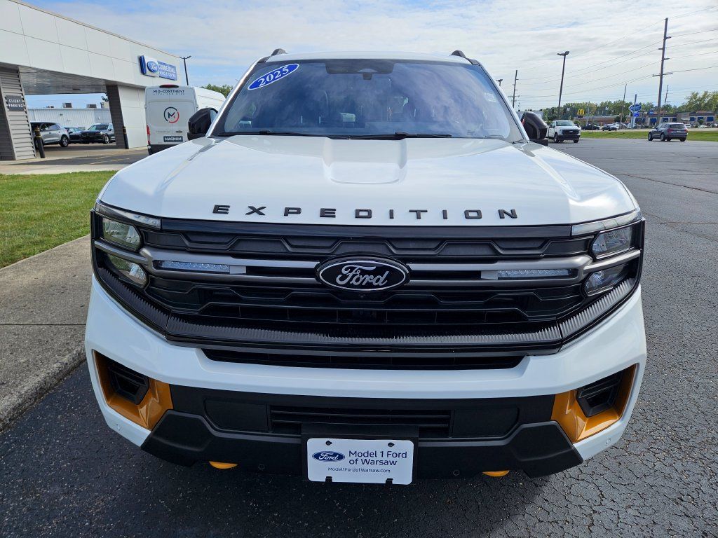 Used 2025 Ford Expedition Tremor AWD/4WD image 3