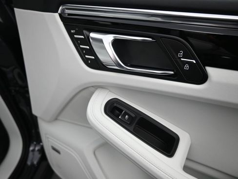 New 2025 Porsche Macan image 12