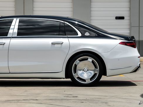 Used 2024 Mercedes-Benz Maybach S 580 4MATIC image 9